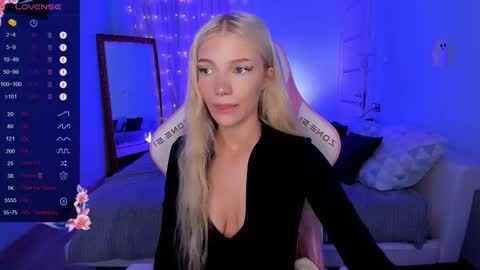 Snapshot of anyataylorr chatting on November 19, 2025, 2:22 am Anya online show from November 19, 2025, 2:22 am