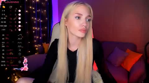 Snapshot of anyataylorr chatting on November 24, 2025, 8:25 am Anya online show from November 24, 2025, 8:25 am