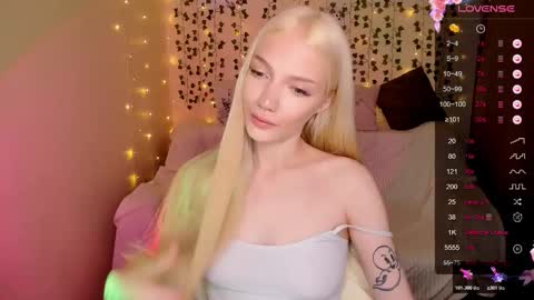 Snapshot of anyataylorr chatting on November 28, 2025, 2:25 am Anya online show from November 28, 2025, 2:25 am