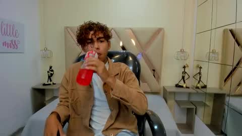 anyelotwink online show from January 16, 2026, 12:20 pm