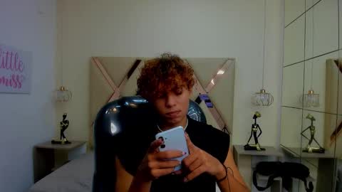 anyelotwink online show from February 14, 2026, 8:27 pm