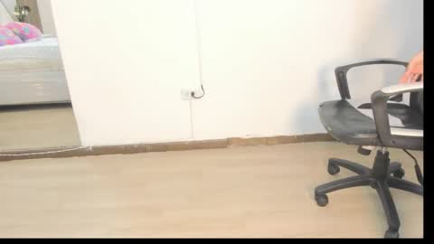 Snapshot of aome_purpuree chatting on November 5, 2025, 8:20 pm Aome online show from November 5, 2025, 8:20 pm