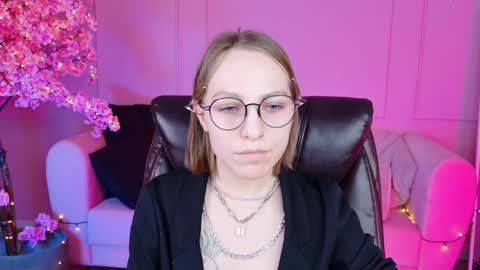 Snapshot of aphexqueen chatting on December 13, 2024, 1:22 pm APHEX QUEEN online show from December 13, 2024, 1:22 pm