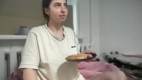 aphr0dite22 online show from April 8, 2026, 8:14 am