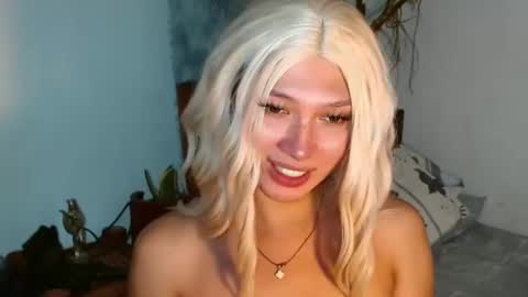 Snapshot of aphr0dite_x chatting on December 16, 2024, 5:06 am Roman Goddess online show from December 16, 2024, 5:06 am