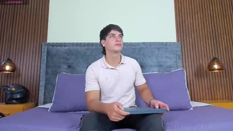 Apolo online show from November 4, 2025, 7:24 pm