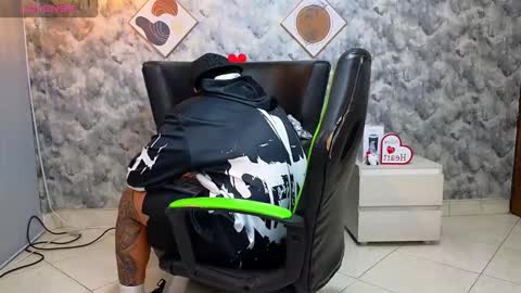 Snapshot of apolo_rousse chatting on February 24, 2026, 11:14 pm Apolo online show from February 24, 2026, 11:14 pm