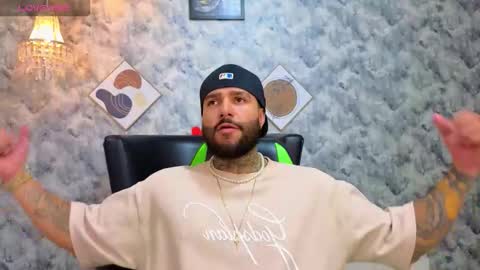 Snapshot of apolo_rousse chatting on March 4, 2026, 9:43 pm Apolo online show from March 4, 2026, 9:43 pm