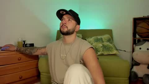 Snapshot of apolorising_ chatting on October 6, 2025, 10:40 pm Lola Apolo online show from October 6, 2025, 10:40 pm