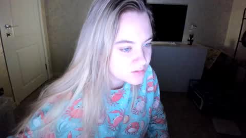 appleyummybuns online show from November 7, 2025, 8:31 pm