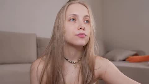 Snapshot of appr0ved chatting on May 20, 2026, 3:18 pm REYNA my friend online show from May 20, 2026, 3:18 pm
