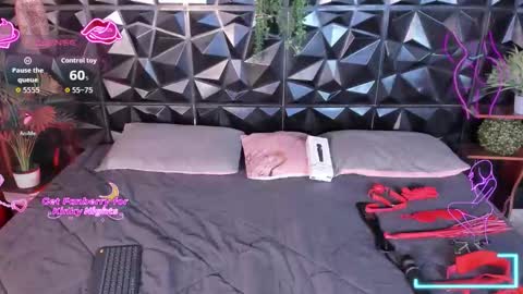 apprilfoxx online show from December 3, 2025, 3:32 pm