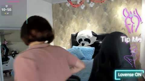  April  online show from October 21, 2025, 3:02 pm