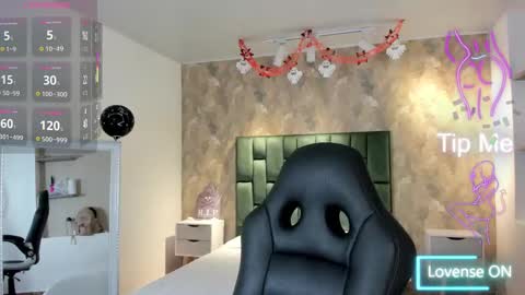  April  online show from October 23, 2025, 1:32 pm