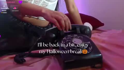 A P R I L online show from October 16, 2025, 12:06 pm