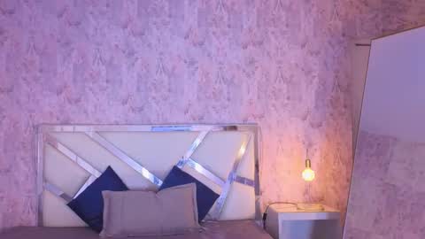 Isabella online show from March 13, 2026, 9:32 pm