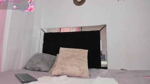 Snapshot of apriladamson_ chatting on January 23, 2025, 2:07 pm April online show from January 23, 2025, 2:07 pm