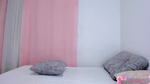 Snapshot of apriladamson_ chatting on November 28, 2025, 11:07 pm April online show from November 28, 2025, 11:07 pm