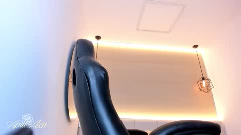 April online show from November 4, 2025, 6:34 am