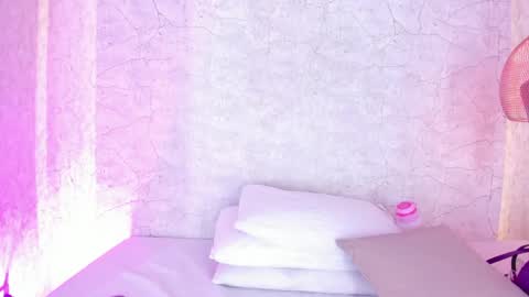 Snapshot of aprilalen chatting on May 1, 2026, 12:21 pm April online show from May 1, 2026, 12:21 pm