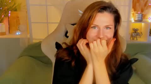 Snapshot of aprill_o_nill chatting on December 20, 2024, 5:18 pm aprill_o_nill online show from December 20, 2024, 5:18 pm