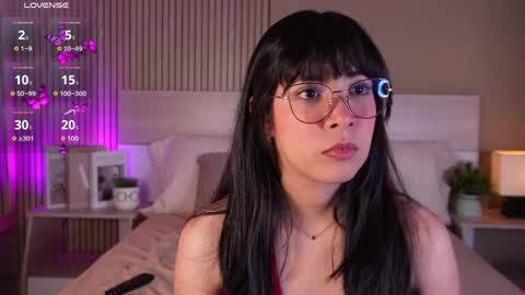 aprilqueenie online show from May 24, 2026, 7:41 pm