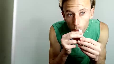 Snapshot of aquilesmade chatting on October 30, 2025, 1:29 am Aquilesmade online show from October 30, 2025, 1:29 am