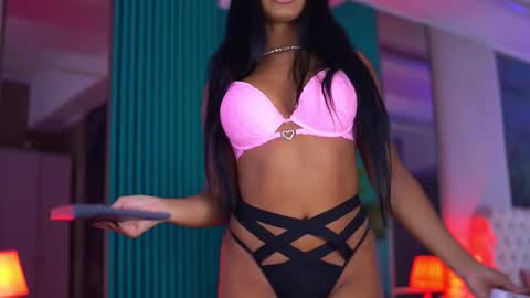 arabellaposh online show from October 19, 2025, 4:57 am