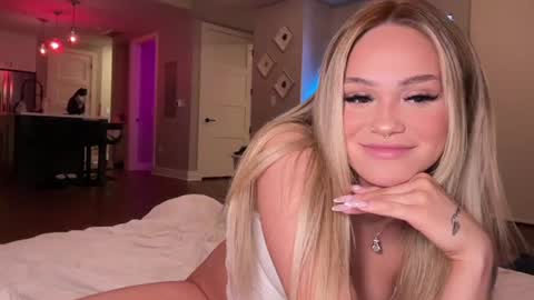 Ari  online show from June 18, 2026, 4:02 am