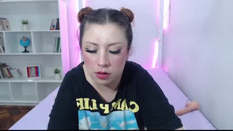 Snapshot of ari_rossee_ chatting on January 1, 2025, 3:13 am    online show from January 1, 2025, 3:13 am
