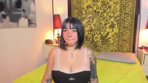 aria y orien  online show from September 12, 2025, 11:21 am