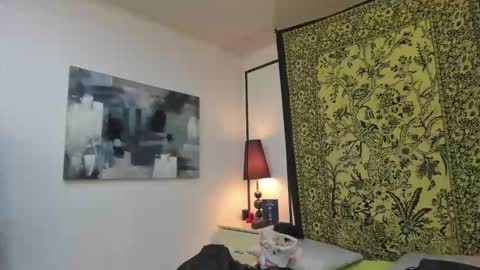 aria y orien  online show from November 6, 2025, 11:00 am