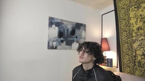 aria y orien  online show from November 12, 2025, 11:10 am