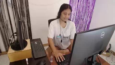 aria_arthur online show from November 25, 2025, 3:01 pm