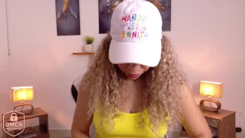 aria_bliss_01 online show from November 6, 2025, 1:23 pm