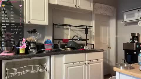 Snapshot of aria_fields_ chatting on October 31, 2025, 5:47 pm Aria Fields online show from October 31, 2025, 5:47 pm