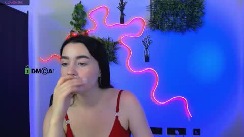 Snapshot of aria_glow chatting on July 7, 2026, 9:57 am Aria online show from July 7, 2026, 9:57 am