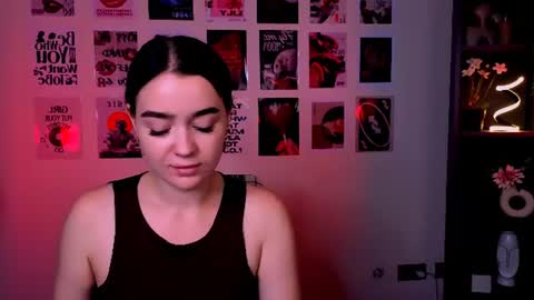 Snapshot of aria_glow chatting on July 22, 2026, 7:27 pm Aria online show from July 22, 2026, 7:27 pm