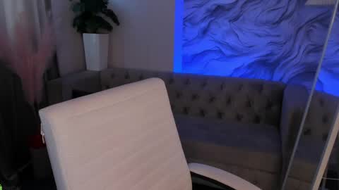 aria_mila online show from April 16, 2026, 2:56 am