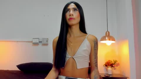aria_millers1 online show from April 8, 2026, 12:16 pm