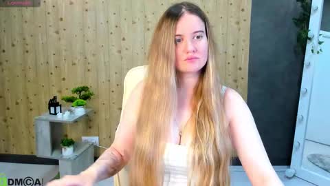 Snapshot of aria_zara chatting on November 18, 2025, 4:06 am Milena online show from November 18, 2025, 4:06 am