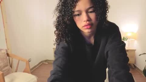 ariaa_23 online show from December 3, 2025, 12:36 pm