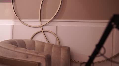 Ariaa online show from November 12, 2025, 6:41 pm