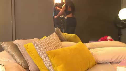 Snapshot of ariaa_isabell chatting on July 8, 2026, 6:45 pm Ariaa online show from July 8, 2026, 6:45 pm