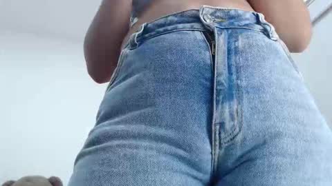 ariacoral online show from November 12, 2025, 12:49 pm