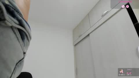 ariacoral online show from April 18, 2026, 1:26 pm