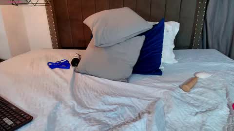 ariadelune7 online show from April 13, 2026, 9:53 pm