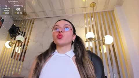 Snapshot of ariagh_ chatting on November 21, 2025, 7:34 pm aria online show from November 21, 2025, 7:34 pm