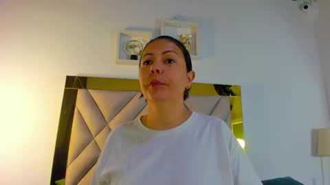 Snapshot of ariana_martins chatting on November 6, 2025, 3:07 am ARI online show from November 6, 2025, 3:07 am