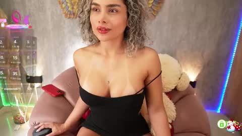 cristina online show from November 20, 2025, 1:55 pm